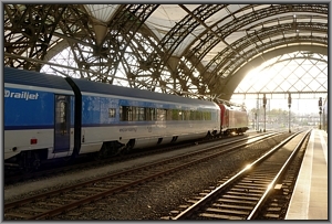Zum Vergrößern auf das Bild klicken! Dort können Sie auch blättern und die Bildunterschriften lesen! 1216 227 in Dresden Hbf